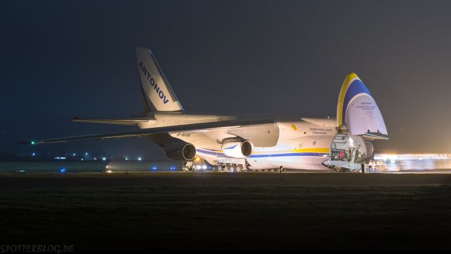 Antonov An-124 Ruslan (UR-82008)