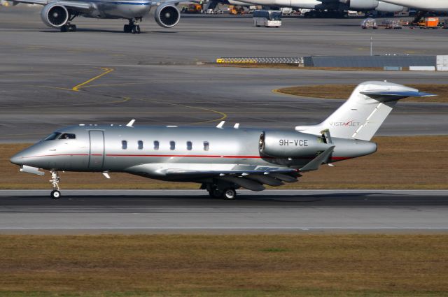 Canadair Challenger 350 (9H-VCE)