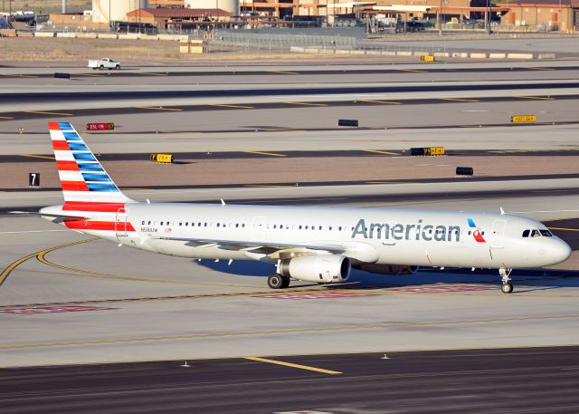 Airbus A321 (N581UW)