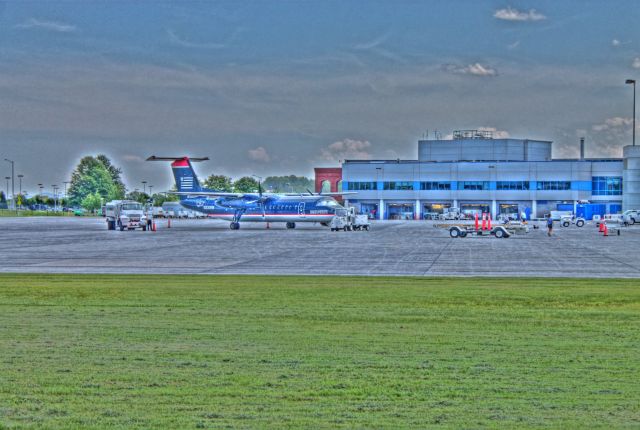de Havilland Dash 8-100 (N330EN) - three shot HDR