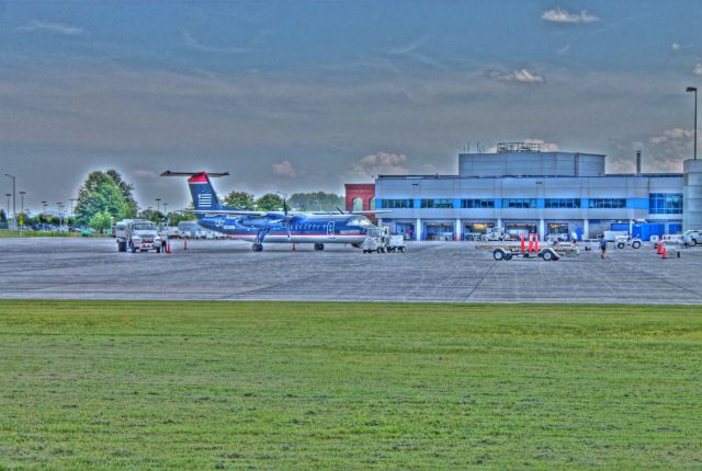 de Havilland Dash 8-100 (N330EN) - three shot HDR