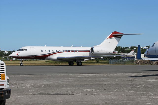 Bombardier Global Express (M-FLIG) - On the executive apron at RKV.