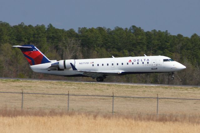 Canadair Regional Jet CRJ-200 (N8751D)