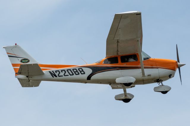 Cessna Skyhawk (N22088) - New aircraft on data base 