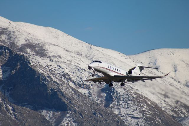 Canadair Challenger 350 (N776QS)