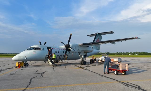 de Havilland Dash 8-100 (C-FGRC) - Air Canada Express De Havilland Canada DHC-8 C-FGRC in Sarnia, ON 