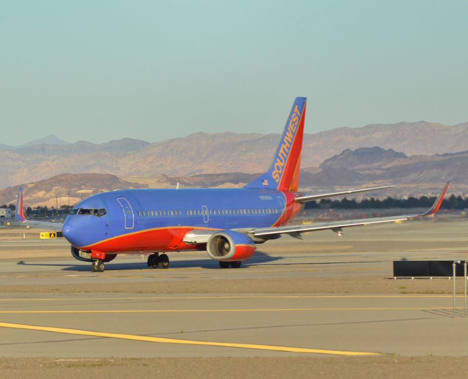 BOEING 737-300 (N358SW)