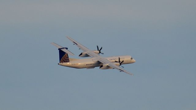 de Havilland Dash 8-400 (N338NG)