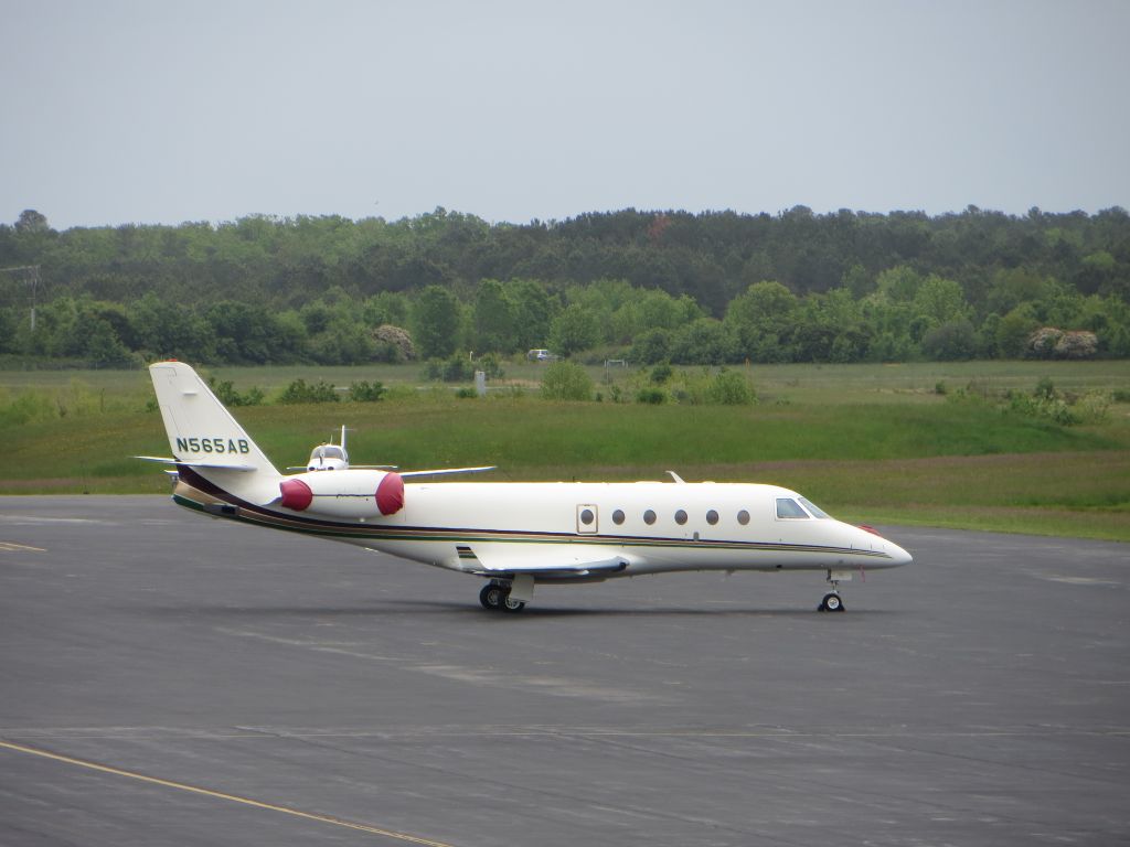 IAI Gulfstream G150 (N565AB)