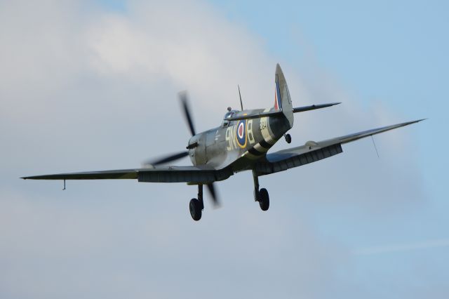 SUPERMARINE Spitfire (G-MXVI) - OTT19