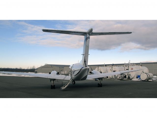 Beechcraft Super King Air 200 (N351CB) - A very nice King Air 200, equipped with Collins ProLine21.