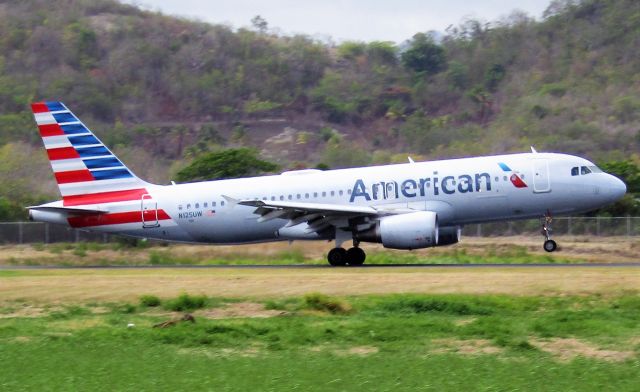 Airbus A320 (N125UW)