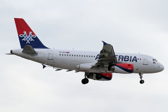 Airbus A319 (YU-APA)