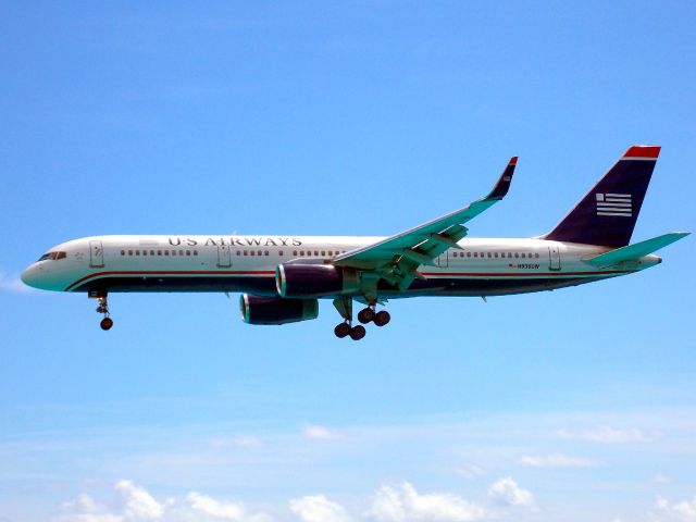 Boeing 757-200 (N936UW)