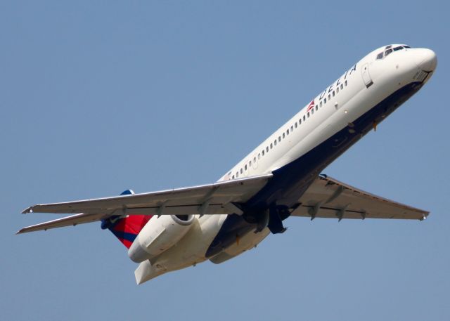 Boeing 717-200 (N953AT) - At Shreveport Regional. 2000 Boeing 717-200 