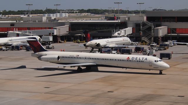 McDonnell Douglas MD-88 (N914DL)