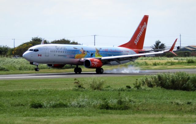 Boeing 737-800 (C-GOWG)