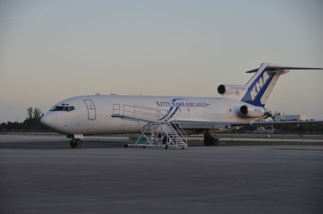 Boeing 727-100 (N69735)