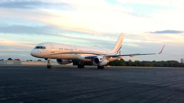 Boeing 757-200 (N801DM)