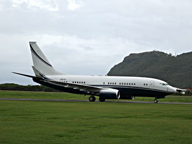 Boeing 737-700 (N8767)