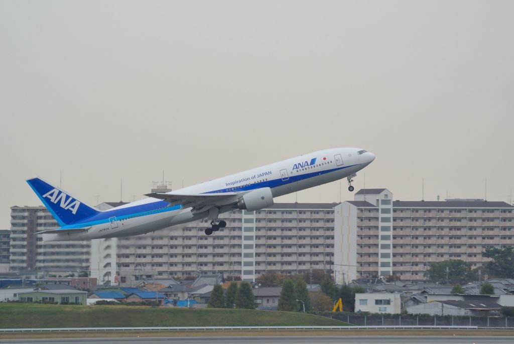 Boeing 777-200 (JA742A)