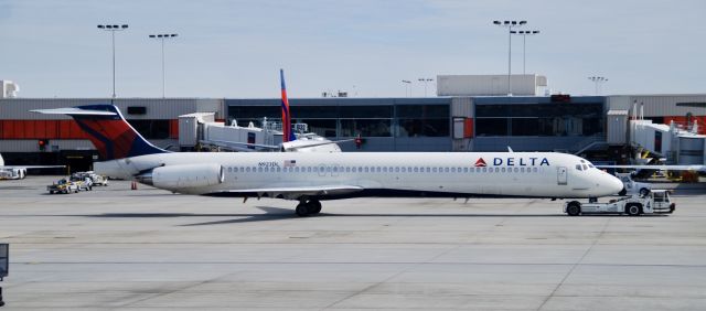 McDonnell Douglas MD-88 (N923DL) - Under tow to the gate.