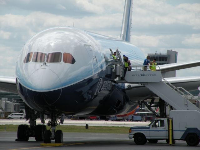 Boeing 787-8 (N787BX)