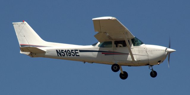 Cessna Skyhawk (N5195E)