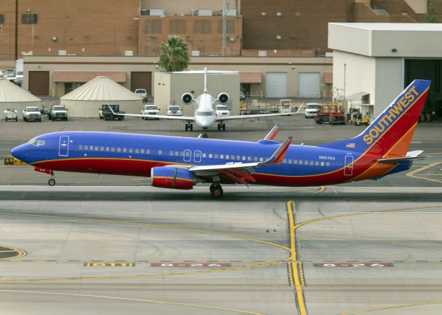 Boeing 737-800 (N8638A)