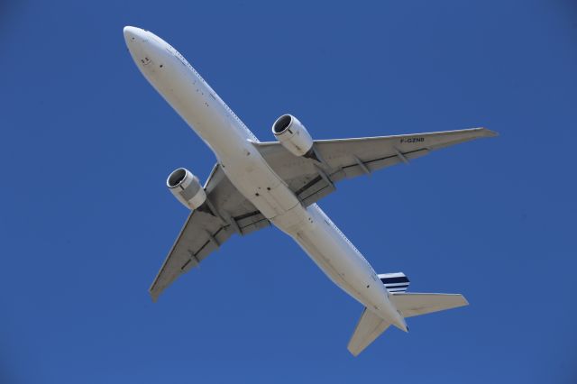 BOEING 777-300ER (F-GZNB)