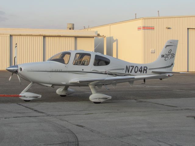 Cirrus SR-22 (N704R)