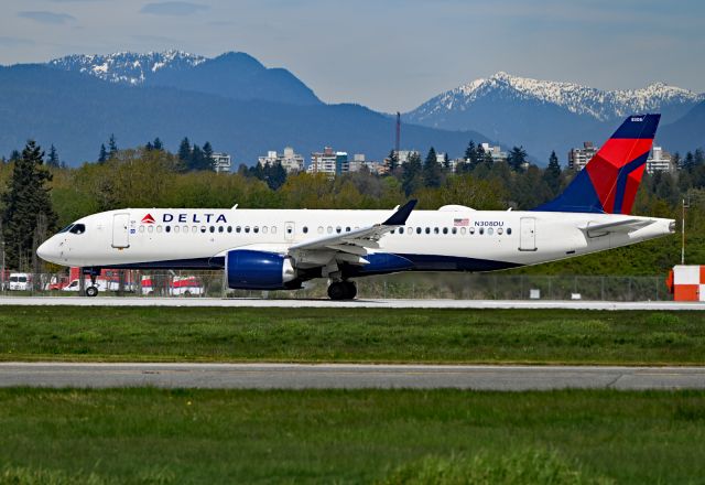 Airbus A220-300 (N308DU)