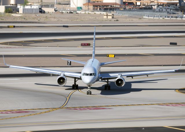 Boeing 757-200 (N205UW)