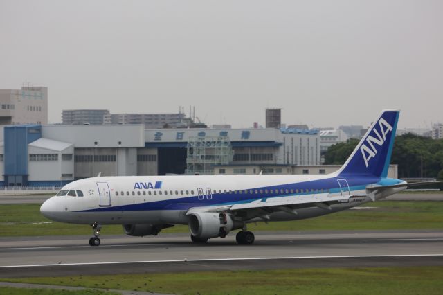 Airbus A320 (JA8947)