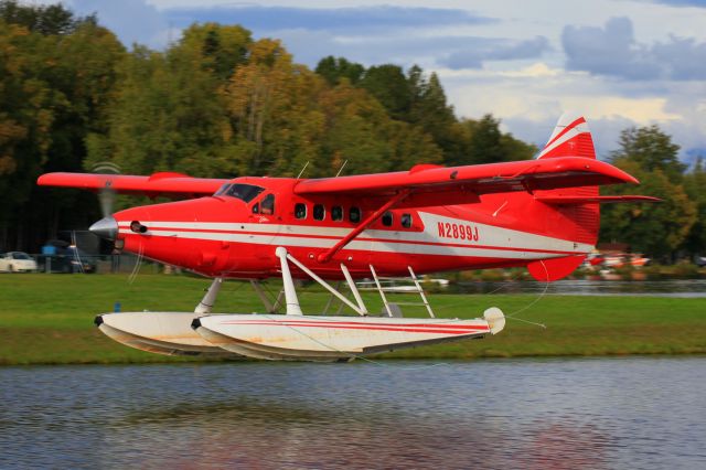 De Havilland Canada DHC-3 Otter (N2899J)