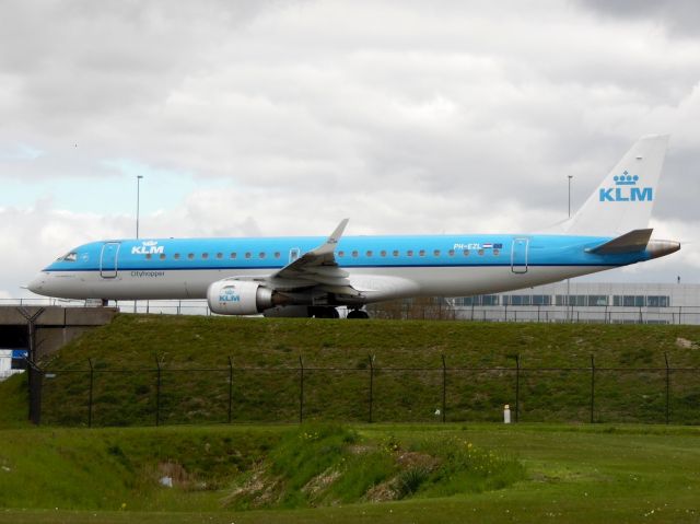 Embraer ERJ-190 (PH-EZL)