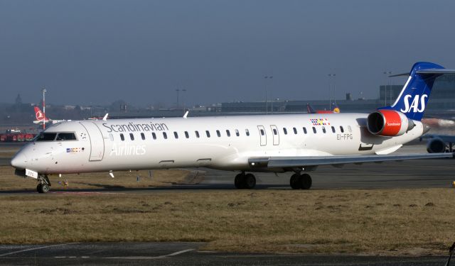 Canadair Regional Jet CRJ-900 (EI-FPG)