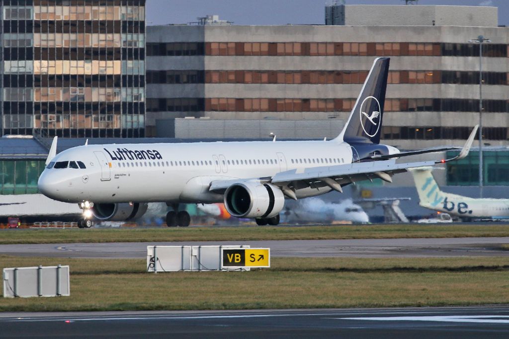 Airbus A321neo (D-AIED) - LH940 slowing after arriving from Frankfurt