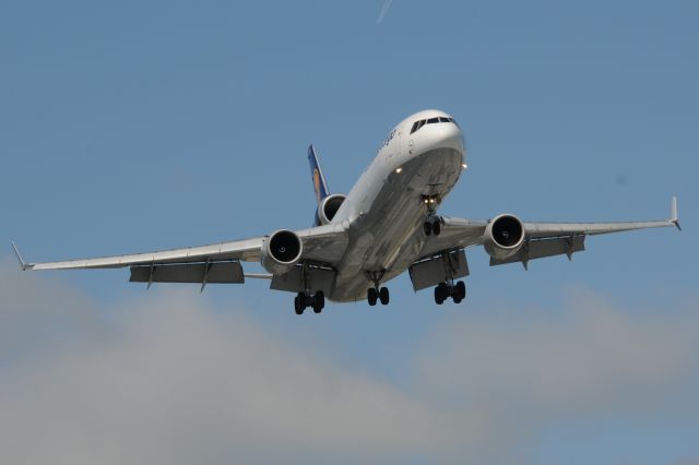 Boeing MD-11 (D-ALCD)