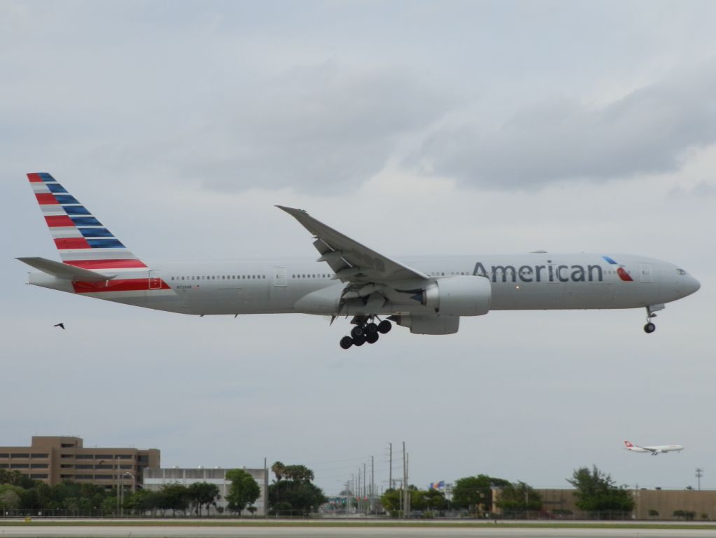 BOEING 777-300ER (N729AN)