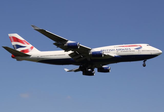 Boeing 747-400 (G-BNLU)