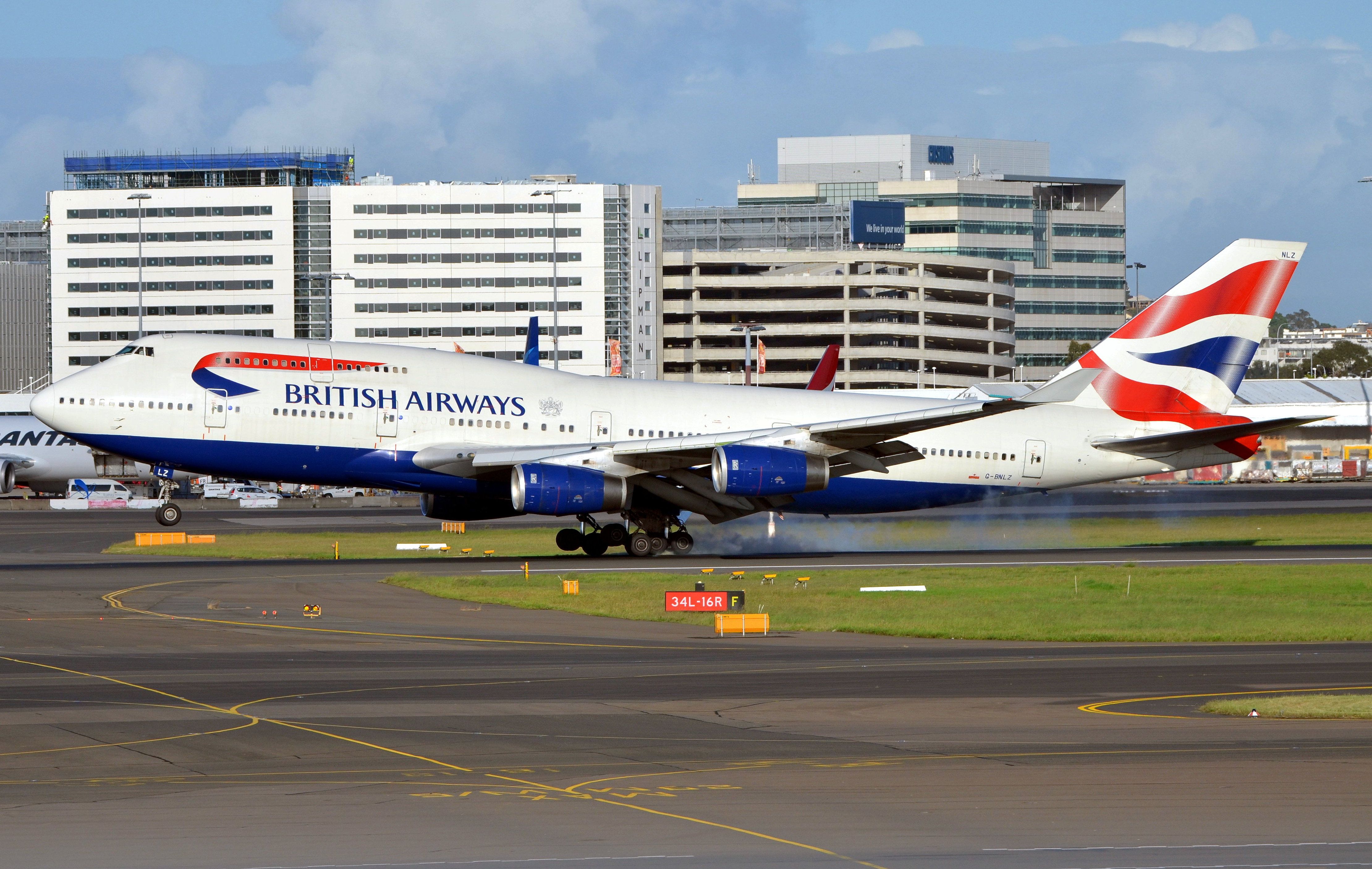 Boeing 747-400 (G-BNLZ)