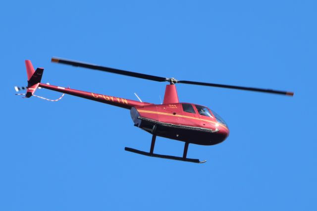 Robinson R-44 (C-GYYN) - C-GYYN Robinson R-44 II Services d'Aviation RP Inc. Survolant le fleuve St-Laurent QC. à Lavaltrie le 07-03-2024 à 15:56.