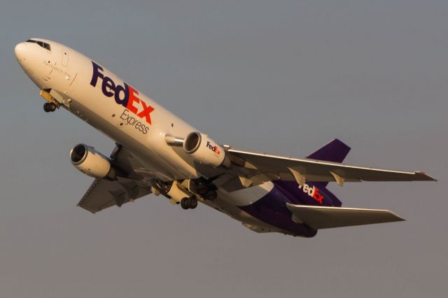 McDonnell Douglas DC-10 (N321FE)