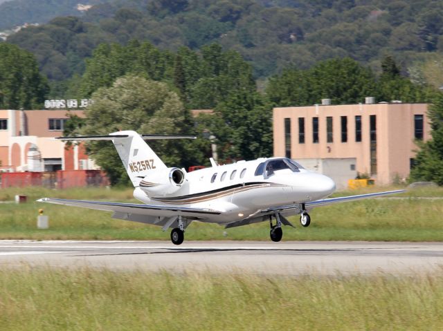 Cessna Citation CJ1 (N525RZ)