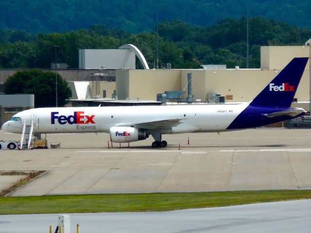 Boeing 757-200 (N968FD)