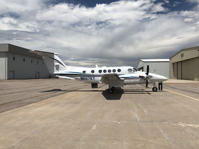 Beechcraft Super King Air 200 (N667KT)