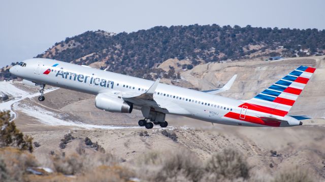 Boeing 757-200 (N172AJ)