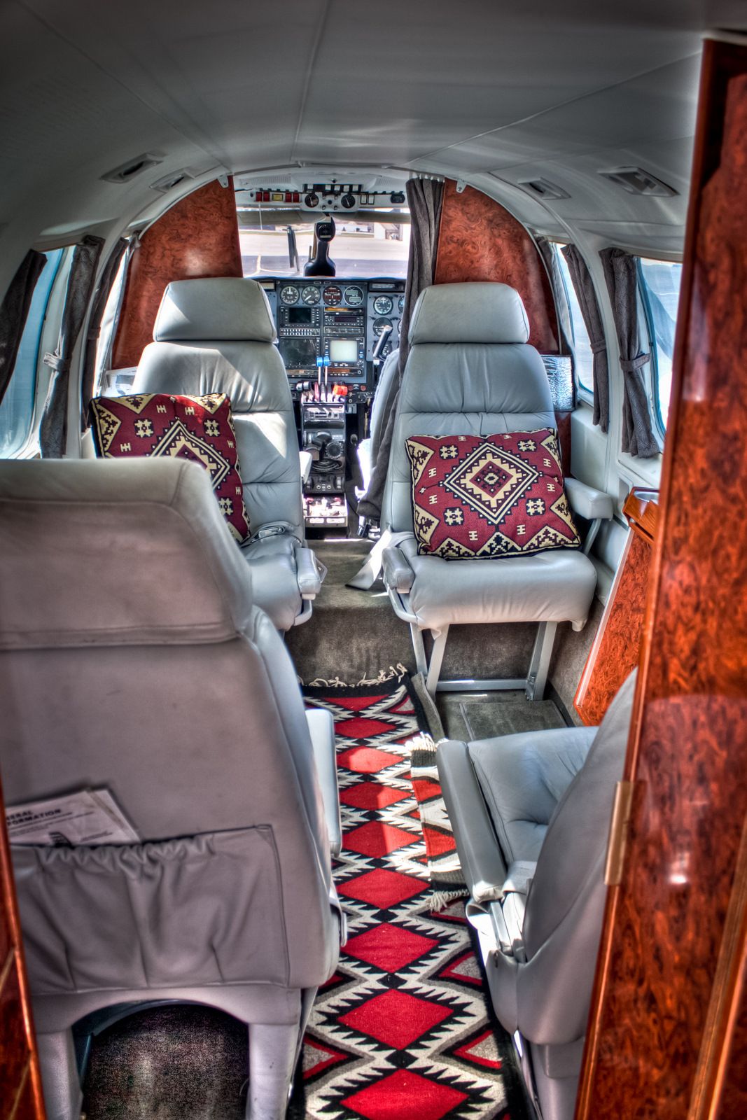 Piper Navajo (N114PR)