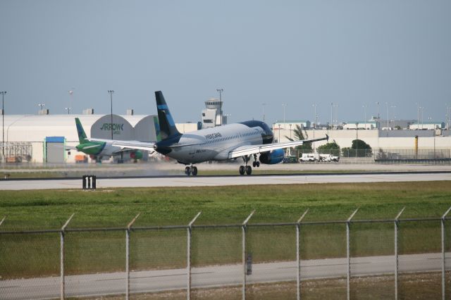 Airbus A320 (N292MX)